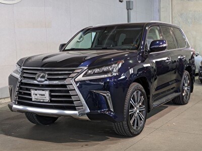 Lexus LX 570 5.7 L V8 3 row